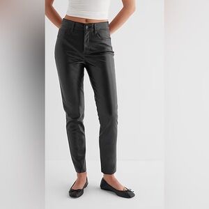 Express Ladies Black High Waisted Faux Leather '90s Skinny Pant NWT Size 2R